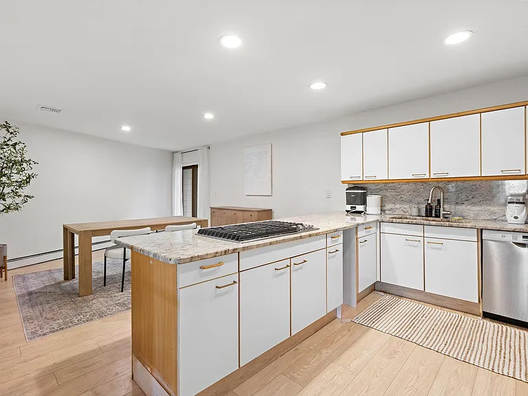 11A Riverview Cir #11A — Photo 6