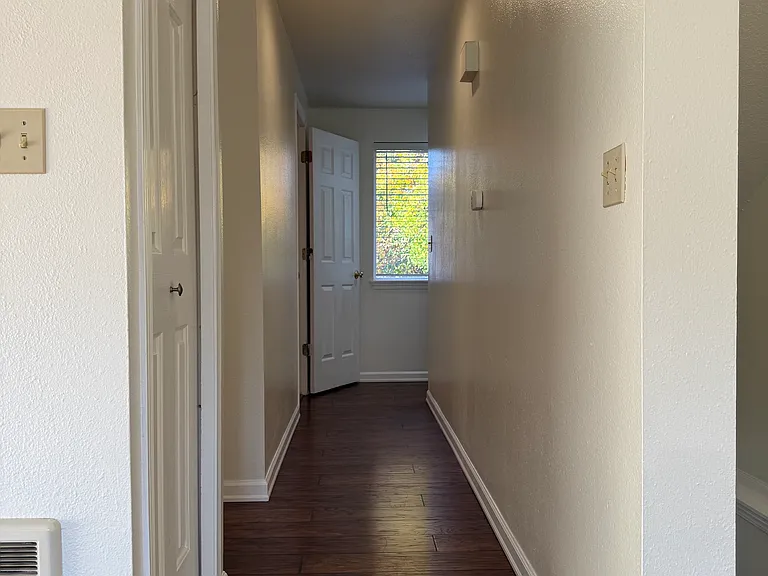2180 Maplewood Dr S — Photo 8