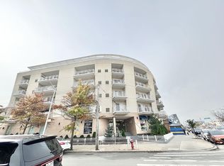 81-14 Queens Blvd #3E, Elmhurst, NY 11373