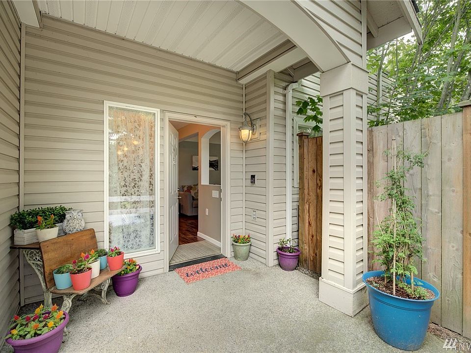 1st image of 8828 Meridian Pl NE APT 102