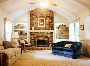 1920 S Parkwood Dr, Olathe, KS 66062