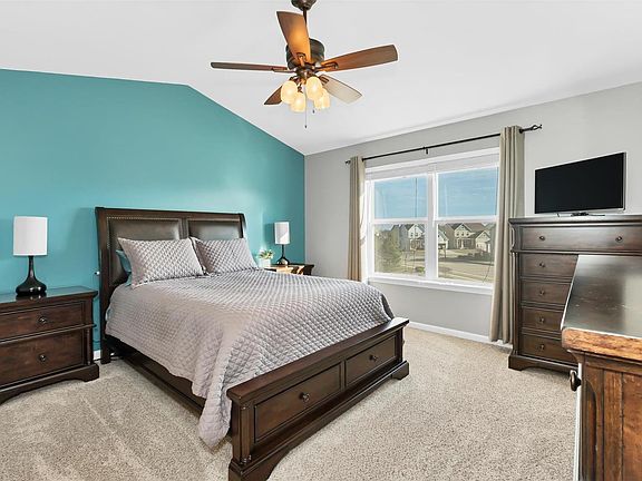 5th image of 812 Country Field Dr