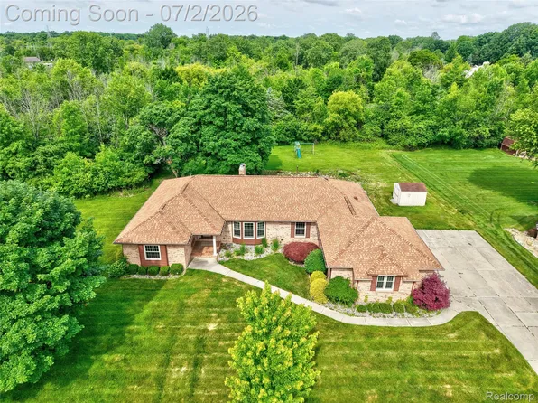 1225 Old Timber Trl, Flint, MI 48532