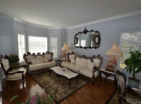 4th image of 4106 Highcroft Ln