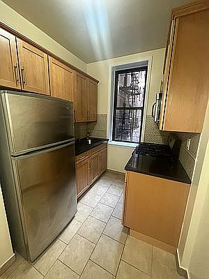 1st image of 200 Bradhurst Ave APT 4
