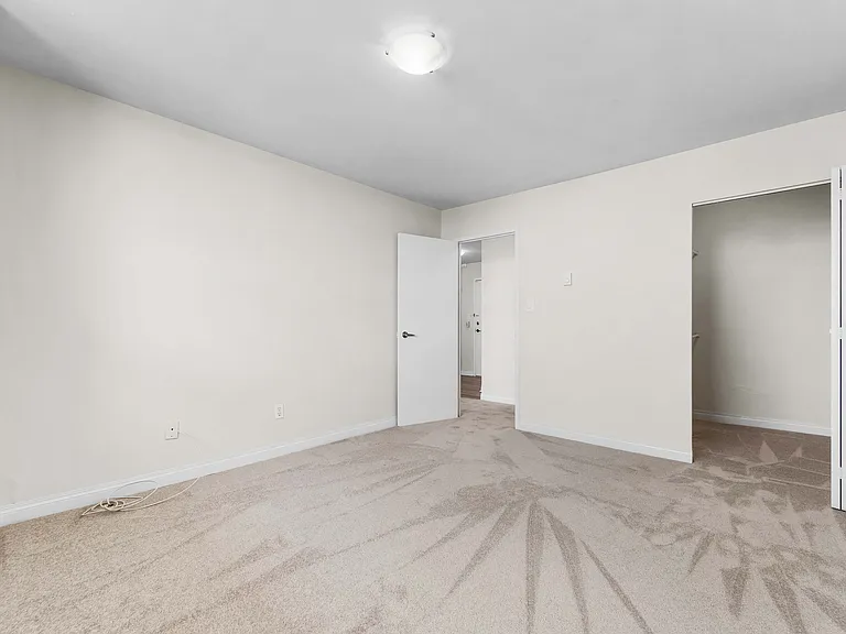 1541 Ouellette Ave — Photo 16