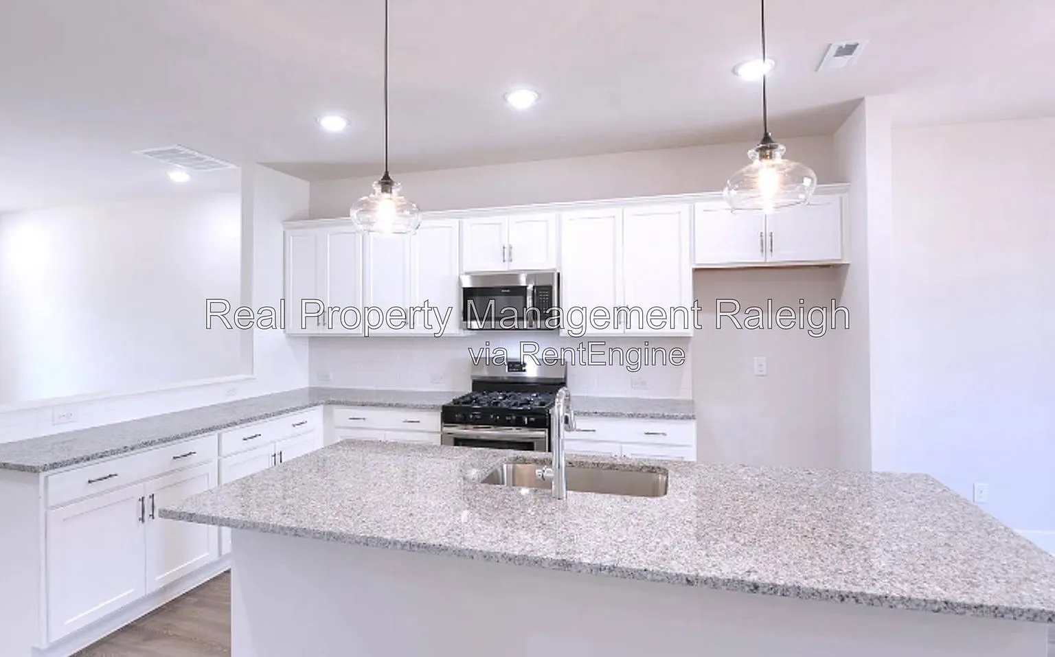 3 bed, 2.5 bath, 1800 sqft, $1,900 — Photo 3