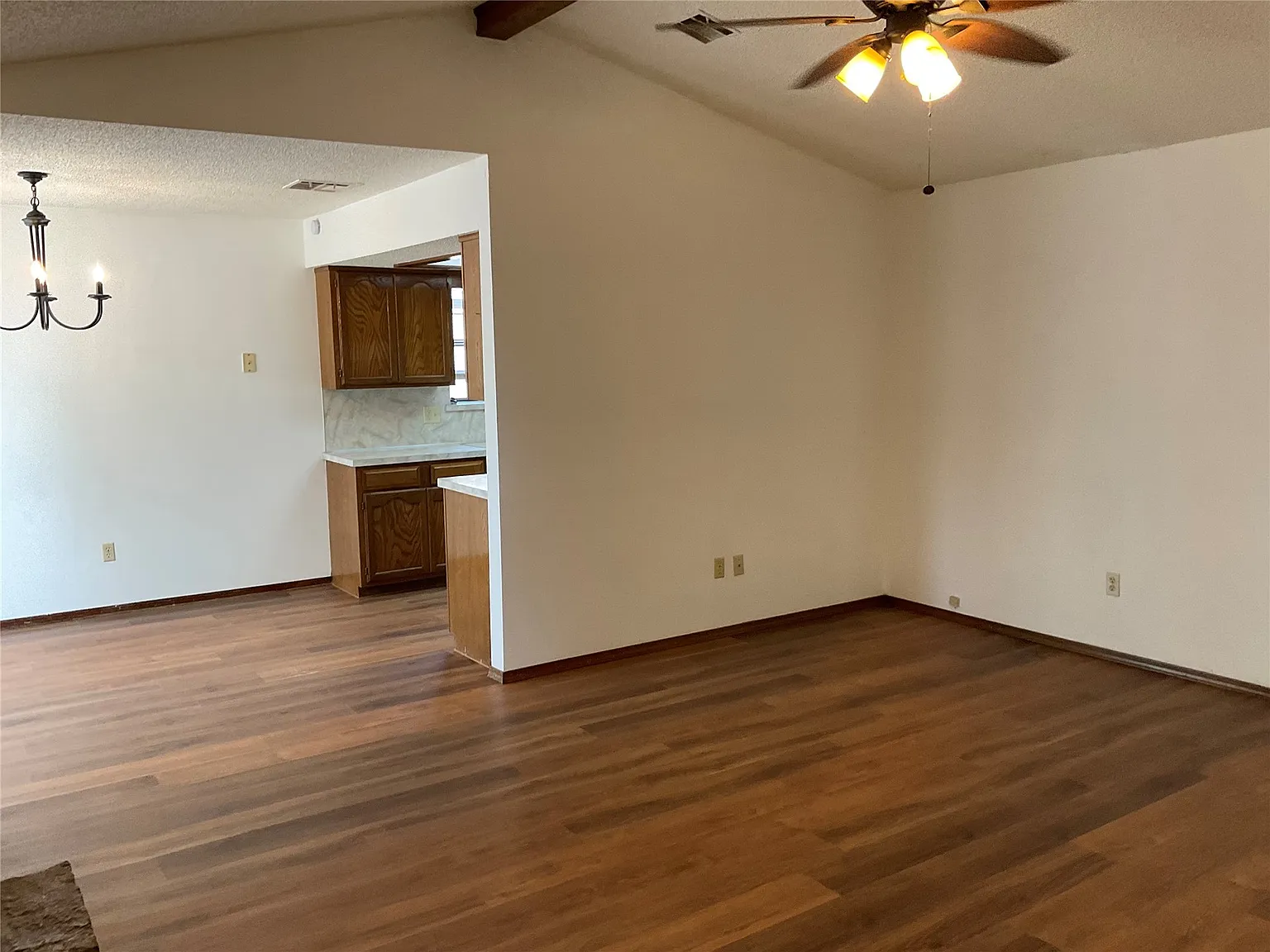 3 bed, 2.0 bath, 1388 sqft, $1,600 — Photo 4