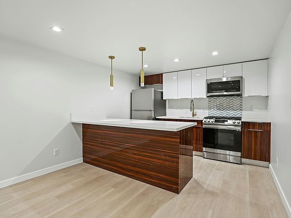 2nd image of 410 Lucas Ave #G