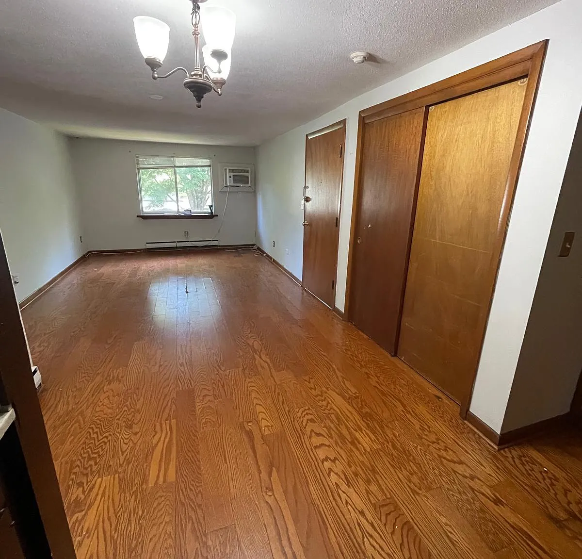 2 bed, 680 sqft, $2,400 — Photo 2