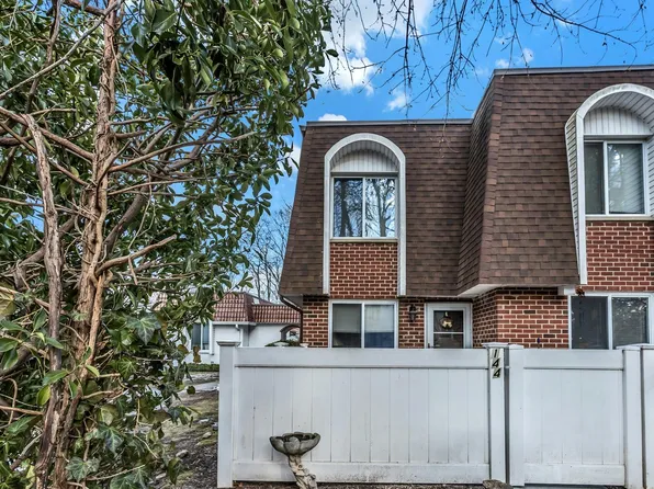 144 Golf Lane, Medford, NY 11763