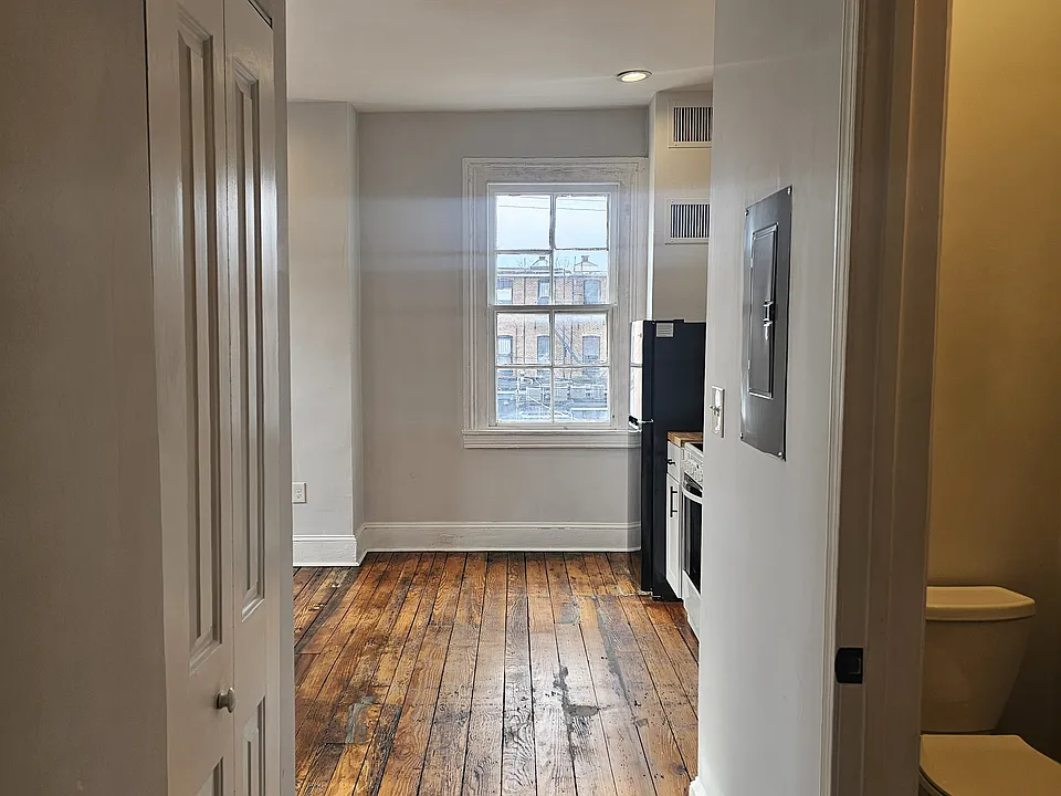 2116 N Charles St #2R