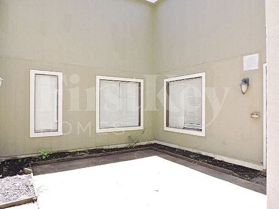 5th image of 4571 Blue Willow Rd