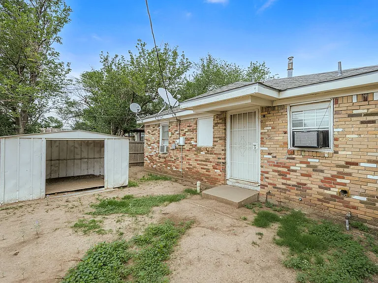 819 N Apache St — Photo 15