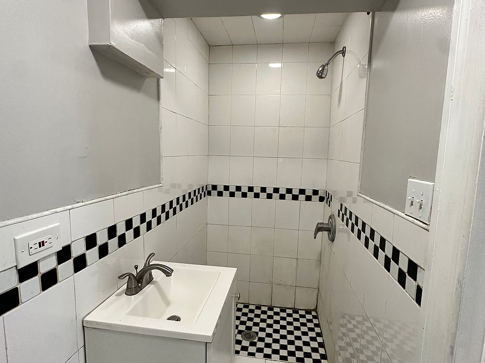 2nd image of 585-586 Elizabeth Ave #4A