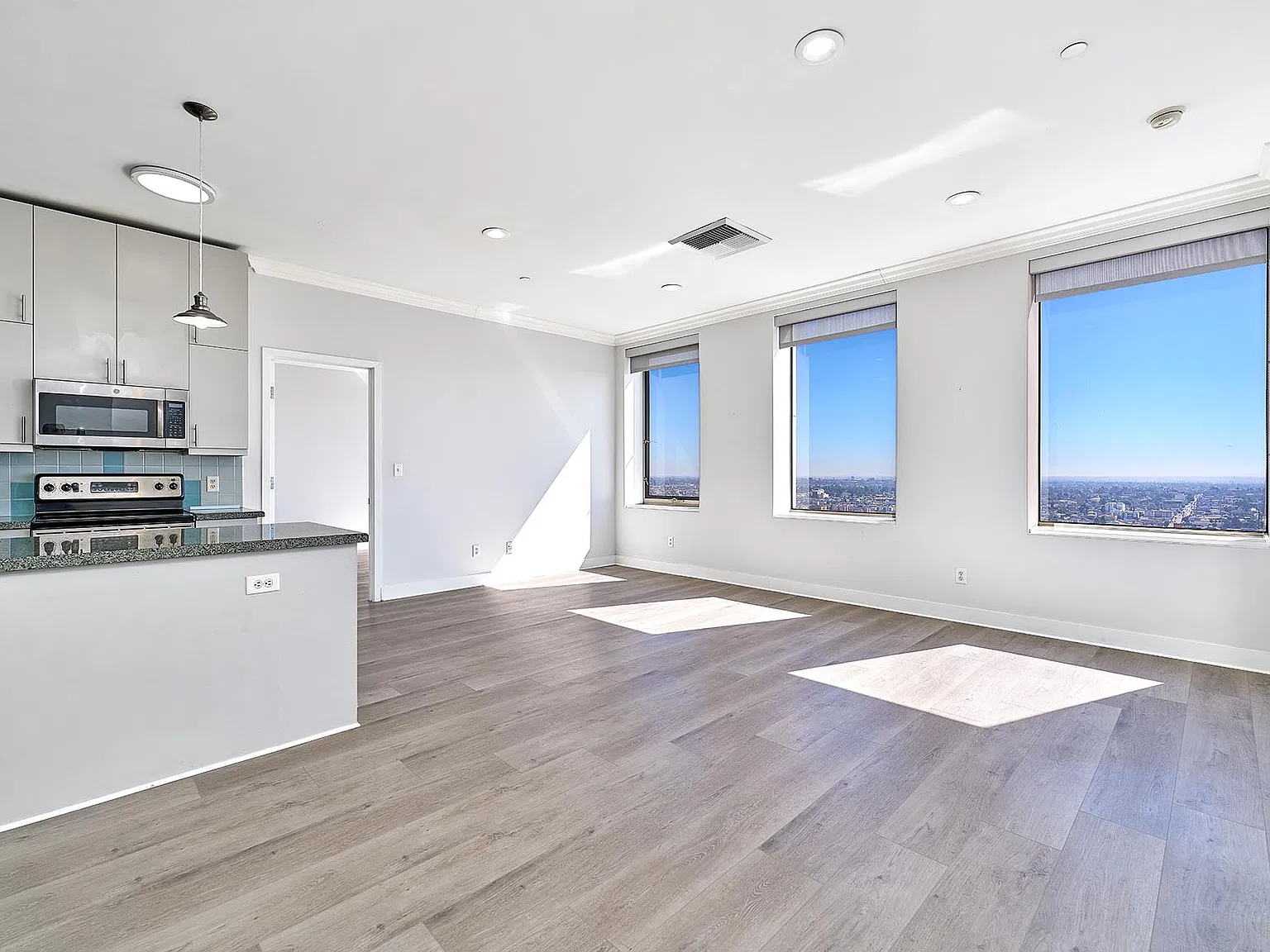2 bed, 1260 sqft, $4,000 — Photo 2