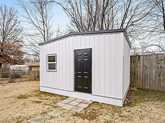 2205 Douglas St — Photo 14