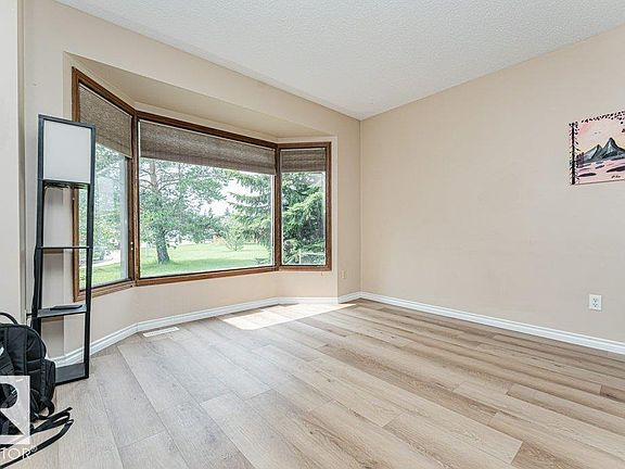 4th image of 3909 43rd Ave