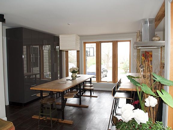 Kitchen (access to the front terrace/drive way) 