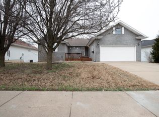 410 S Southgate Dr, Nixa, MO 65714