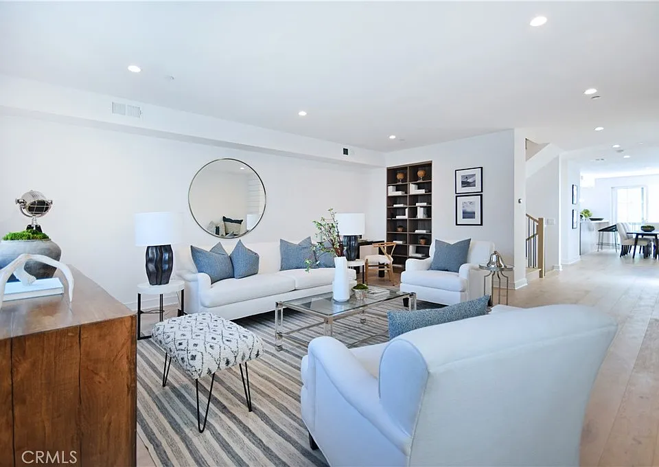 4641 Cahuenga Blvd