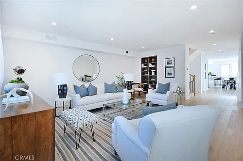 4641 Cahuenga Blvd Photo 1