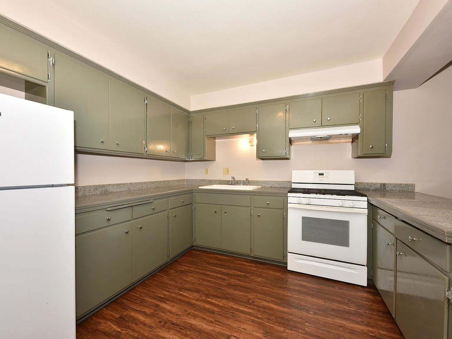 1 bed, 700 sqft, $875 — Photo 2