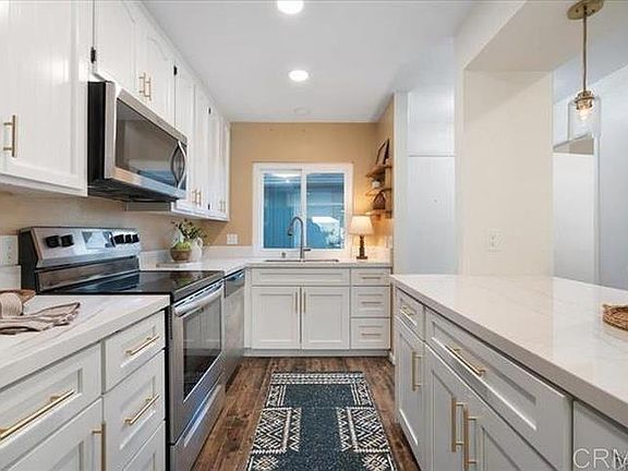 3rd image of 328 Winsome Pl