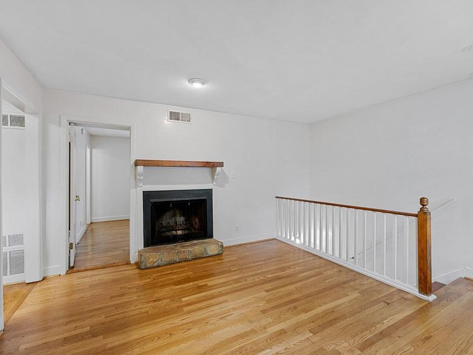 1st image of 11 Peachtree Hills Ave NE #D2