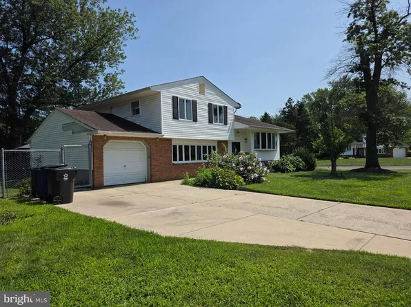 48 Princeton Dr, Delran, NJ 08075