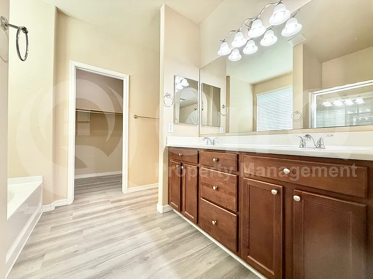 1144 S Osborn Ln — Photo 11