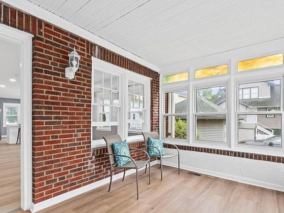 3rd image of 261 W Franklin Ave
