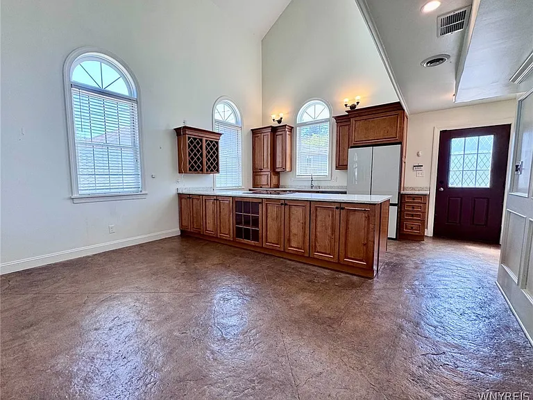 762 Columbus Pkwy — Photo 8
