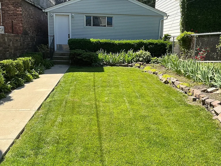 1217 W Grand Ave #G — Photo 11