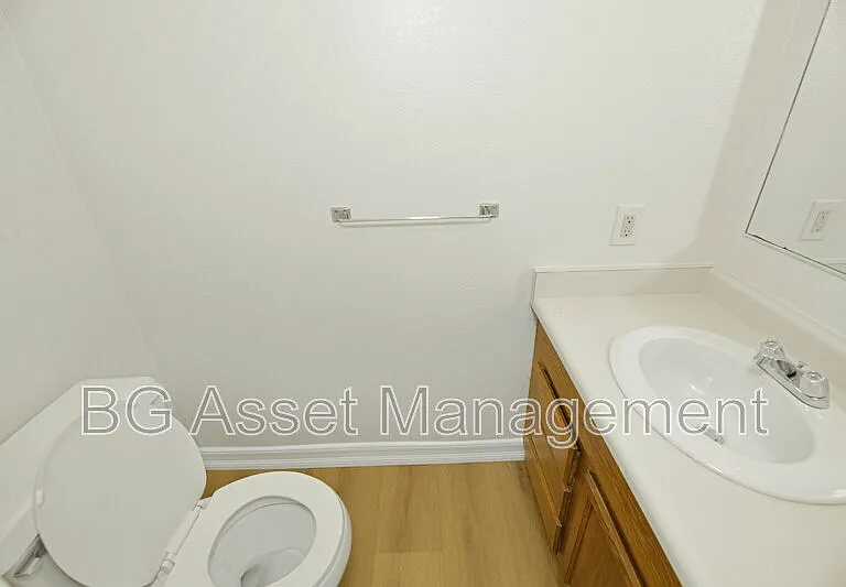 810 3rd St — Photo 7
