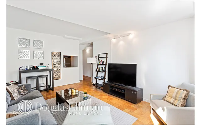 Rented by Douglas Elliman | media 16