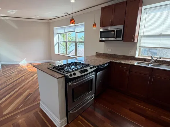 7229 N Rogers Ave, Chicago, IL