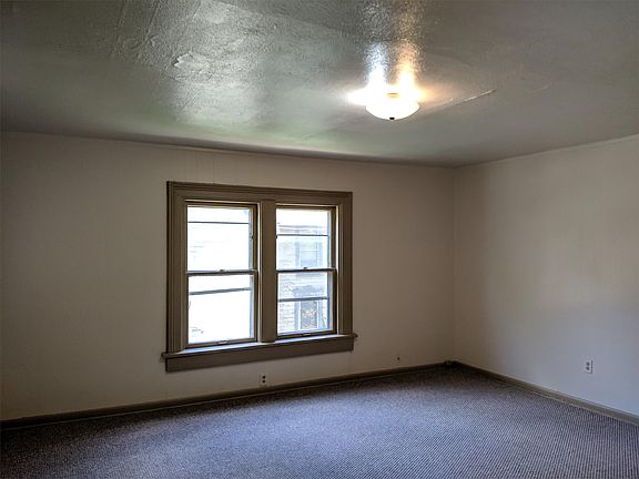 2nd image of 842 N Court St #2