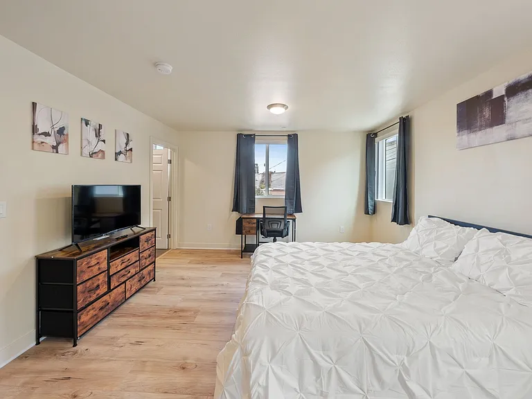 5912 S Flower St #1 — Photo 12