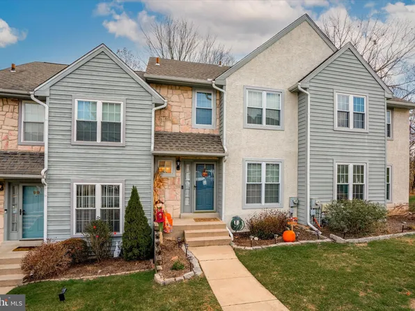 100 Knollwood Ct, Aston, PA 19014