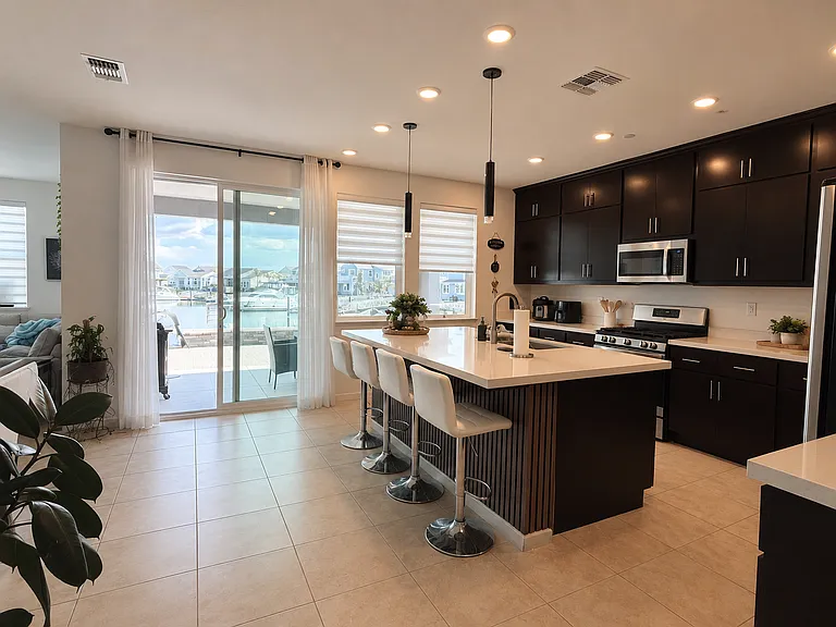 Modern kitchen with Quart conter top
