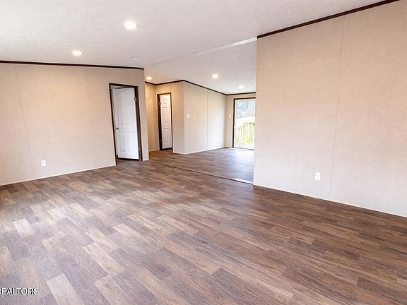 4th image of 264 Harvest St