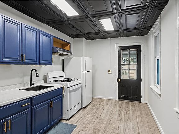 4th image of 29 N Warren St
