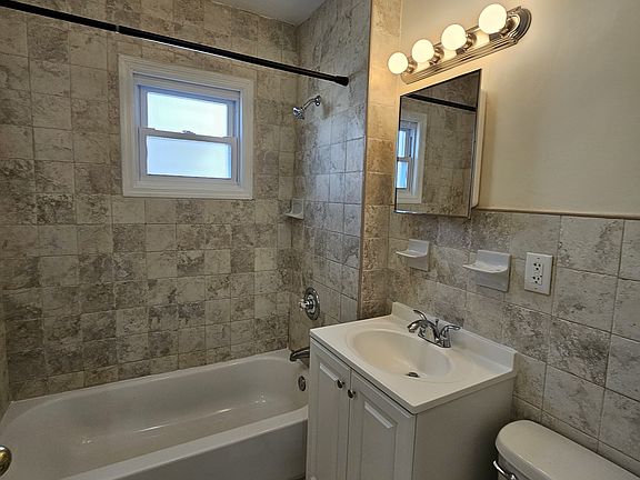 2nd image of 168 Highland Ave #3L