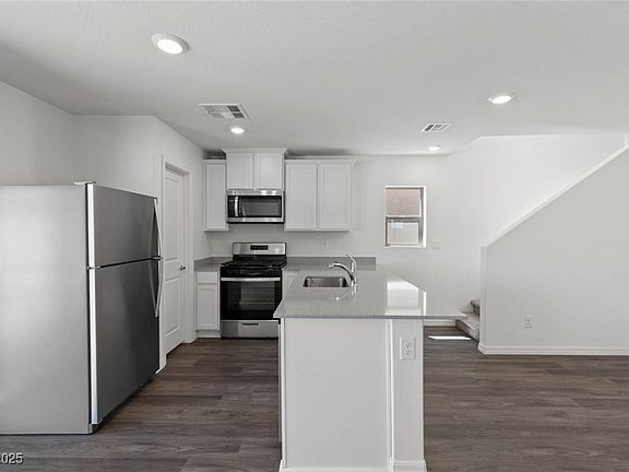 3rd image of 6209 Blood Lily Ave