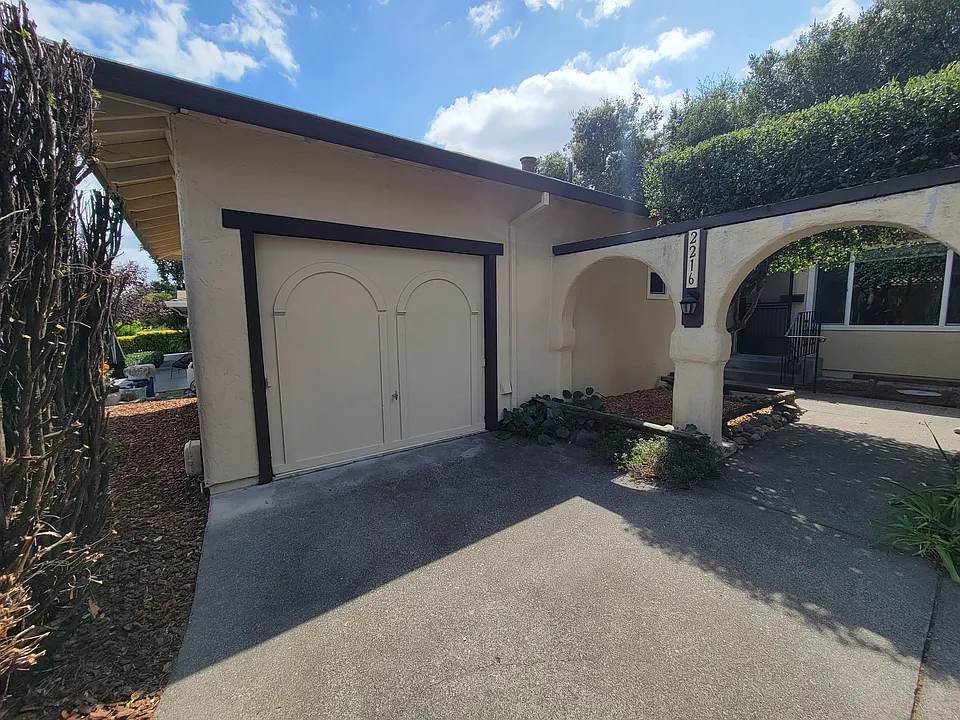 2216 Mesquite Dr