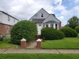 71 Fendale St, Franklin Square, NY 11010