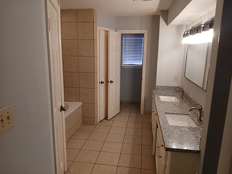2723 Roseheath Ln — Photo 12