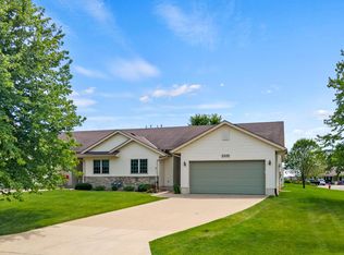 2405 Mossy Creek Dr NE, Owatonna, MN 55060