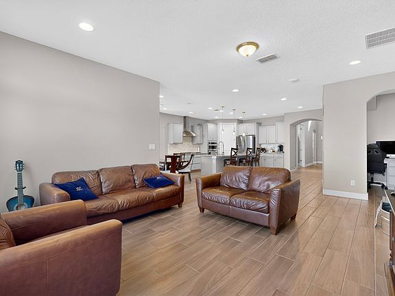 4th image of 4712 Viento Del Norte